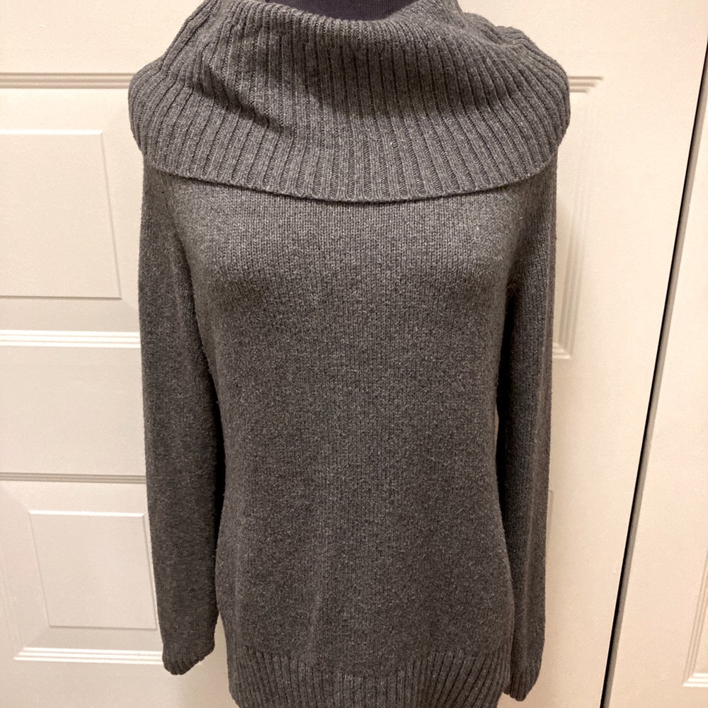 GAP grey cowl-neck sweater, women’s large